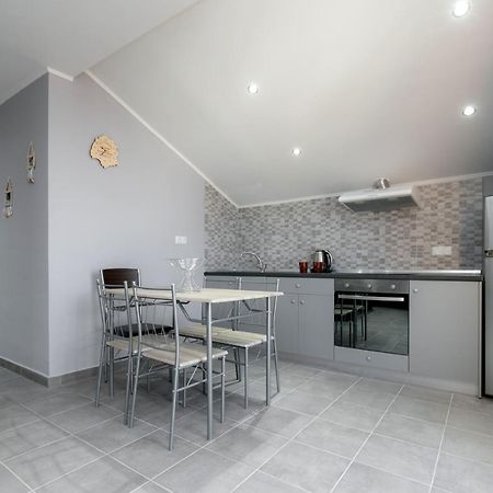 Aliki'S Apartment 利迈纳里亚 外观 照片