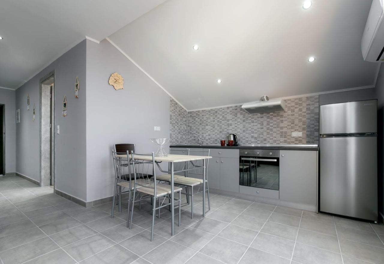 Aliki'S Apartment 利迈纳里亚 外观 照片