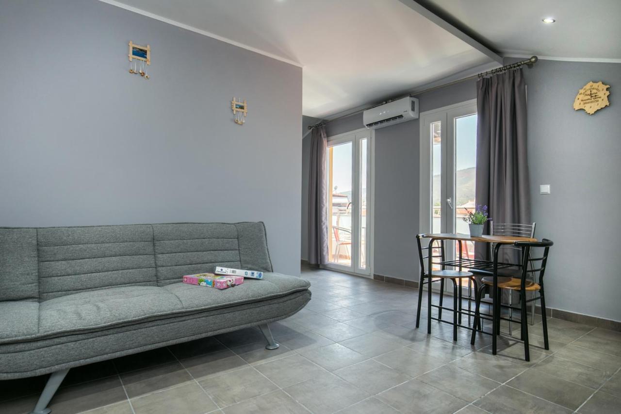 Aliki'S Apartment 利迈纳里亚 外观 照片